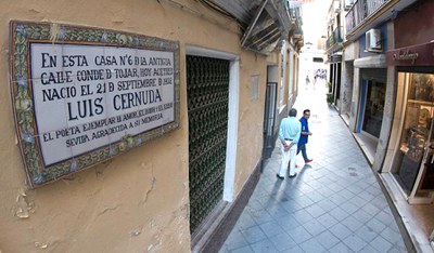 Imagen de la fachada de la casa, en la calle Acetres y del azulejo homenaje Imagen de la fachada de la casa, en la calle Acetres y del azulejo homenaje