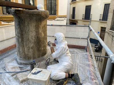 Trabajando arriba del andamio