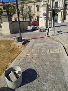 Nuevo tramo de acerado creado en conexión con el perimetral al foso