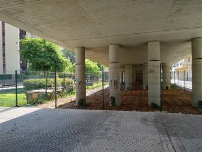 Vallado jardines bajo Puente Avda. de Coria
