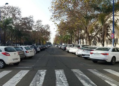 Aspecto actual de la calzada del Camino de los Descubrimientos, uno de los viarios que van a ser repavimentados