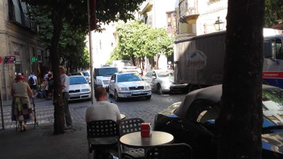 El aspecto actual de la calle Mateos Gago cambiará tras el nuevo diseño y la reordenación de los usos previstos en el proyecto