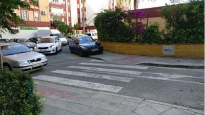 Vado y acerado perimetral actuales en el trayecto de acceso al colegio Pedro Garfias