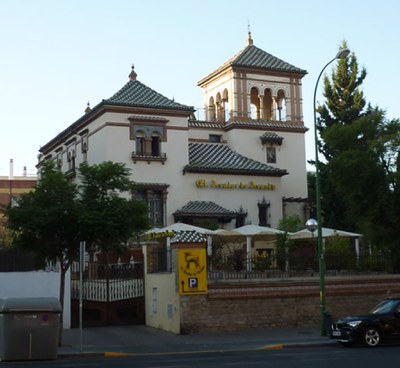 Edificio del barrio de Nervión de estilo regionalista