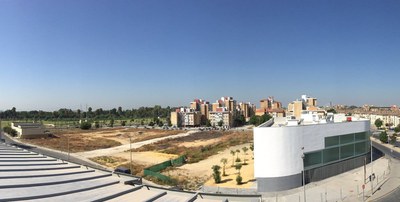Suelos en el espacio central de la barriada que serán reurbanizados por la Agencia de la Vivienda y Rehabilitación de Andalucía