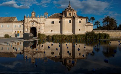 El Monasterio de Santa María de las Cuevas es uno de los edificios más reconocibles de la Isla de la Cartuja 