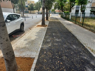 Nuevo aspecto del acerado y carril bici tras las obras