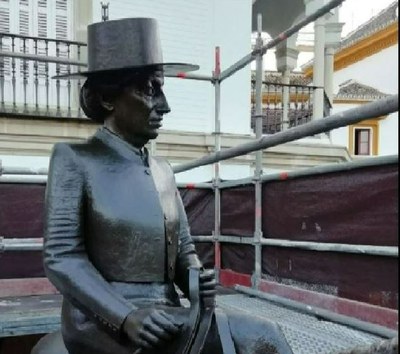 La estatua ecuestre de la Condesa de Barcelona ha recuperado plenamente su esplendor tras la puesta a punto realizada por la Gerencia de Urbanismo