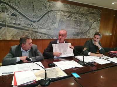 El delegado de Hábitat Urbano, Antonio Muñoz, informa de los acuerdos del Consejo de Gobierno acompañado del gerente de Urbanismo, Ignacio Pozuelo, y del director técnico, Jorge Almazan