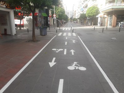 Estado actual del carril bici de la calle Asunción, donde se han realizado trabajos de mejora recientemente
