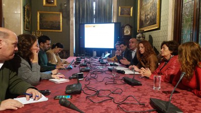 Los delegados de Hábitat Urbano, Cultura y Turismo y, Recursos Humanos en un momento de la presentación de las nuevas medidas adoptadas
