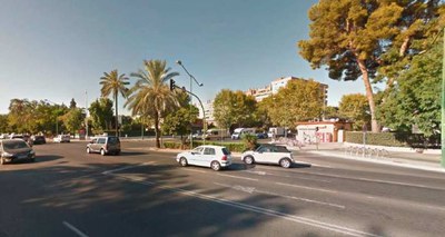 Tramo de la Avenida de la Palmera a la altura del cruce con la calle Páez de Rivera