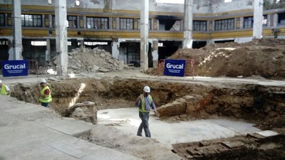 Obras de excavación arqueológica que originaron la paralización del proyecto tras problemas surgidos en relación con el nivel de aguas freáticas