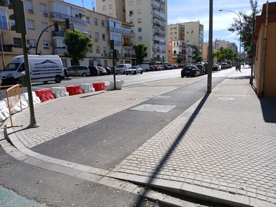 Aceras ampliadas en el cruce de la calle Juan Díaz de Solís con López de Gomara