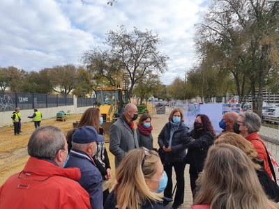 Los delegados de Hábitat Urbano y del distrito Triana, junto con representantes vecinales y de los centros docentes de alrededor, han supervisado esta semana los trabajos
