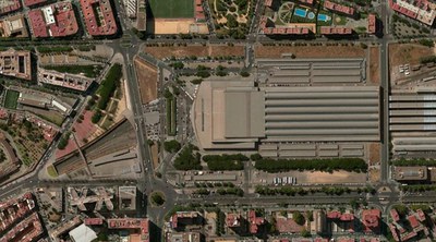 Vista aérea de la estación de trenes de Santa Justa y entorno
