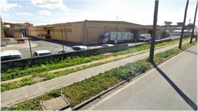Naves de la antigua factoría de Induyco en la Carretera de Su Eminencia que será sustituida por viviendas