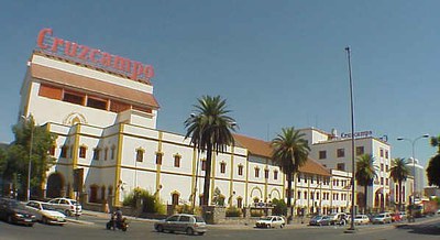 Imagen de la antigua Fábrica de cervezas Cruzcampo, en cuyas inmediaciones se encuentran los suelos objeto del Plan Especial aprobado