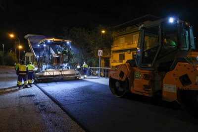 Trabajos de reasfaltado de la Ronda de Padre Pío realizados durante la noche