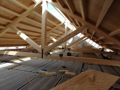 Interior de la nueva cubierta de madera que se ha construido para la nave de la antigua iglesia del convento de San Laureano