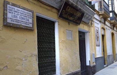 Fachada de la Casa donde nació el poeta sevillano, en el número 6 de la calle Acetres