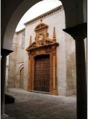Puerta de entrada a la Iglesia en el Interior del Convento de Santa Inés