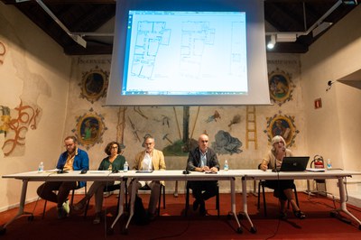 Un momento de la presentación del proyecto de rehabilitación de la Casa Cernuda durante las Jornadas organizadas para recordar el nacimiento del poeta