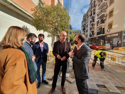 Los delegados de Hábitat Urbano y del distrito San Pablo-Santa Justa  han supervisado una de las actuaciones en marcha en el Polígono San Pablo