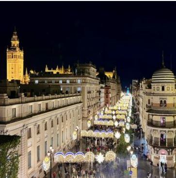 Vista de la Avenida de la Constitución desde el aire, con la Giralda y la Catedral al fondo