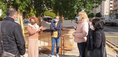 Las obras han contado con la visita de la delegada del distrito, Adela Castaño