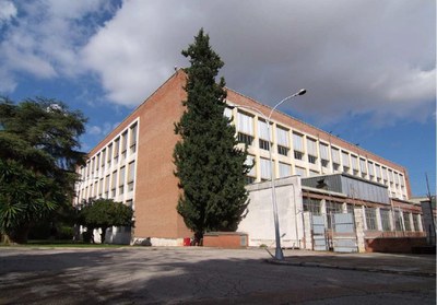 Vista exterior del edificio principal de la antigua fábrica tabacalera, conocido como El Cubo