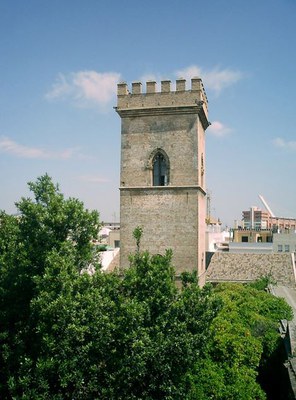 Vista de la Torre de don Fadrique desde el exterior del convento