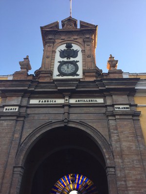 Entrada principal a la Fábrica de Artillería por la calle Eduardo Dato