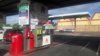 Gasolinera en un centro comercial