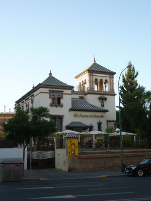Edificio de estilo regionalista incluido en el Catálogo de Protección del barrio de Nervión