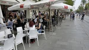 Terraza de veladores en la calle San Fernando, antes del decreto de alarma del 14 de marzo