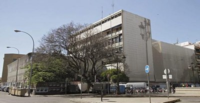Edificio de la antigua comisaría de la Plaza de la Gavidia sobre el que se tramita un cambio de calificación para que pueda albergar usos terciarios