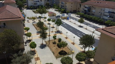 Aspecto general de la nueva Plaza de Azahín, tras las obras