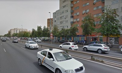Vehículos circulando por la Ronda Urbana Norte de Sevilla 