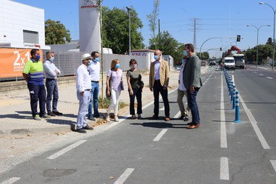 Los delegados municipales de Hábitat Urbano y del distrito Norte, junto con técnicos de la Gerencia de Urbanismo, en una reciente visita al nuevo carril bici que ha entrado en servicio