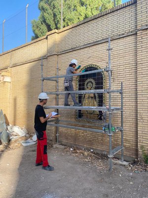 Los retablos han sido desmontados del muro al que estaban adosados, previa protección, por la Gerencia de Urbanismo