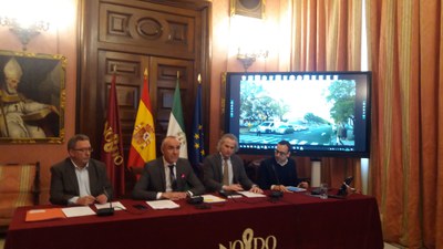 El delegado de Hábitat Urbano y el gerente de Urbanismo junto con los representantes del Grupo Moraval, presentan el proyecto de futura residencia universitaria