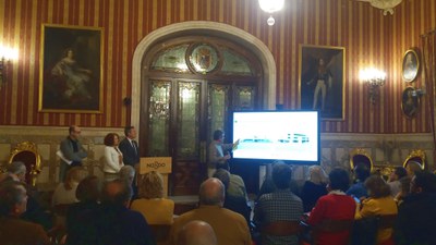 Un momento de la presentación a los vecinos del anteproyecto del futuro centro cívico