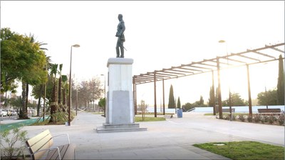 La nueva plaza del General San Martín ofrece como elemento destacado una gran pérgola de sombra