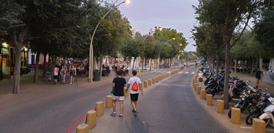 Aspecto del carril de circulación de la Alameda de Hércules tras las reparaciones efectuadas en su pavimento
