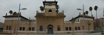 Imagen que presenta en la actualidad el que fuera pabellón de ingresos de la antigua cárcel, convertida hoy en un gran parque público