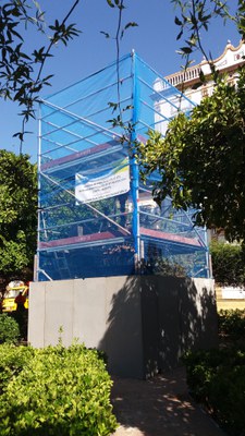 Andamios recubriendo la Cruz de la Cerrajería durante la ejecución de los trabajos de mantenimiento en marcha