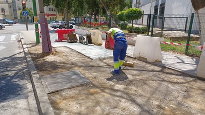 Obras de mejora de acerado realizadas el pasado año en la Avda. de Llanes, en el distrito Macarena