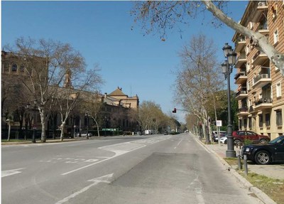 La calzada de la Avenida de Portugal presenta numerosas fisuras y cuarteamientos que serán eliminados del todo con estas obras 