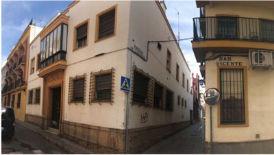 Edificio de la calle San Vicente, esquina con Pascual de Gayangos que acogerá nueve viviendase